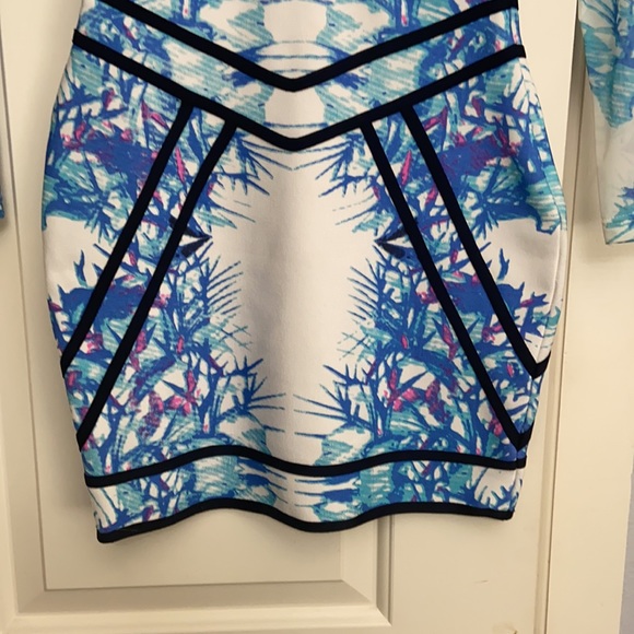 Body on fitted dress - Picture 4 of 9